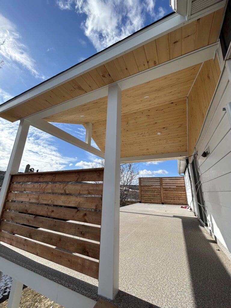 Construction d'un toit et d'un patio à Beauceville