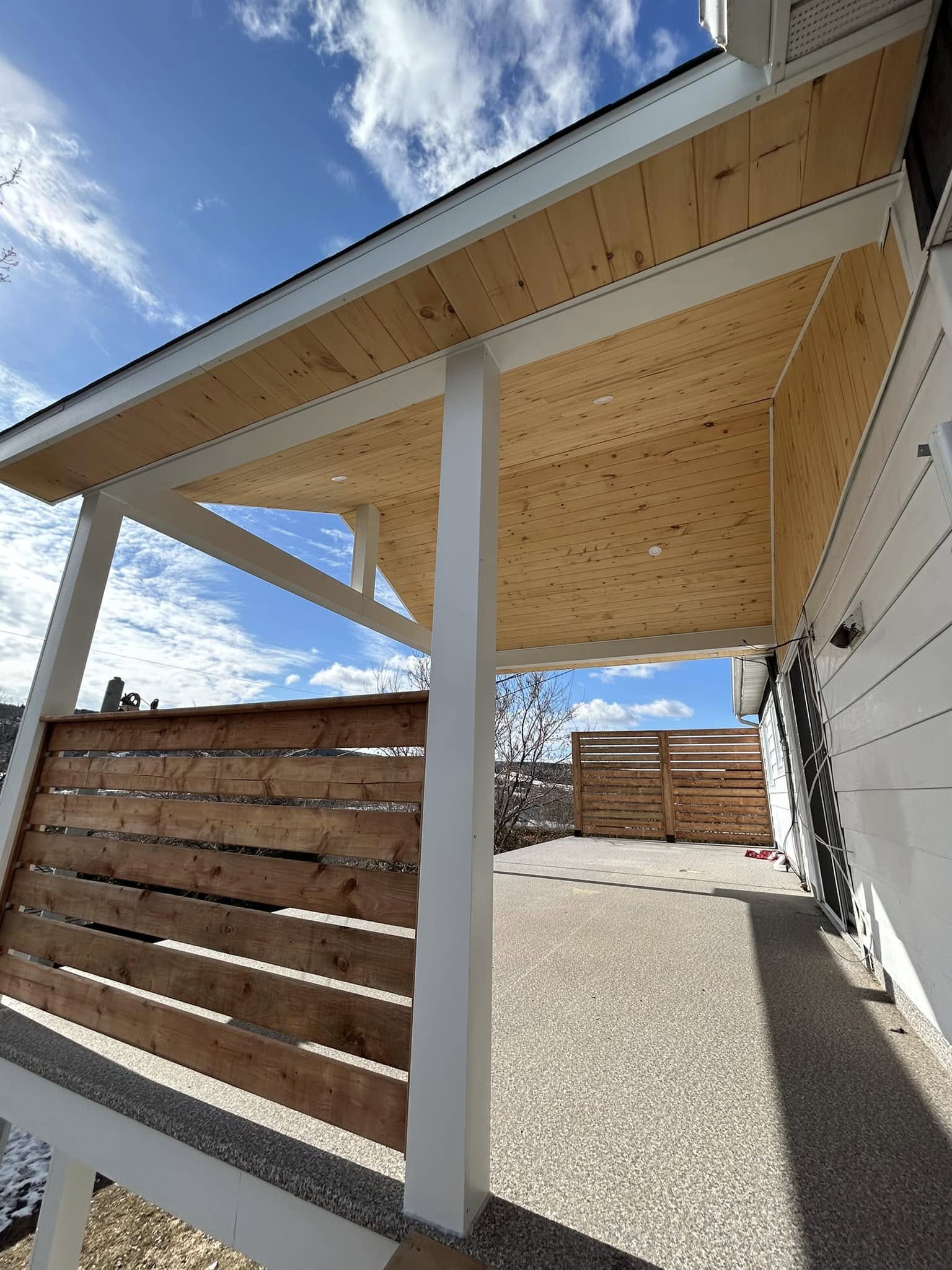 Construction d&rsquo;un patio et rénovation d&rsquo;un toit à Beauceville