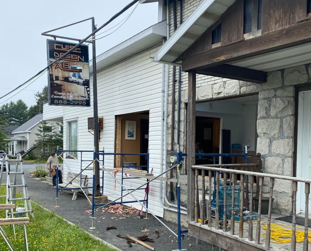rénovation d'un bâtiment commercial (bureau de designer) à Saint-Victor de Beauce
