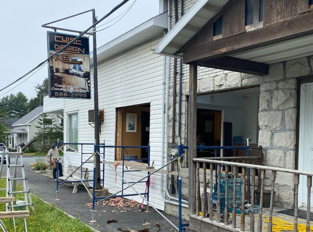 rénovation d'un bâtiment commercial (bureau de designer) à Saint-Victor de Beauce