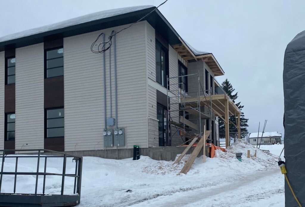 Construction muli-logement en hiver