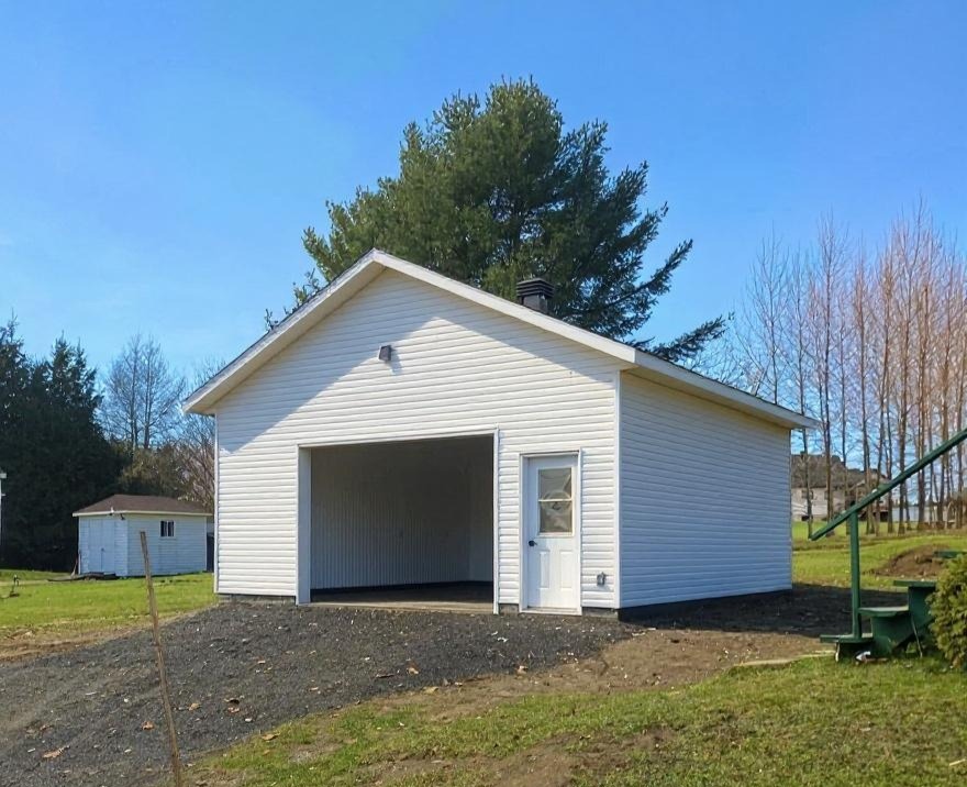 Garage neuf construit par Les Constructions P. Gendreau à Saint-Alfred