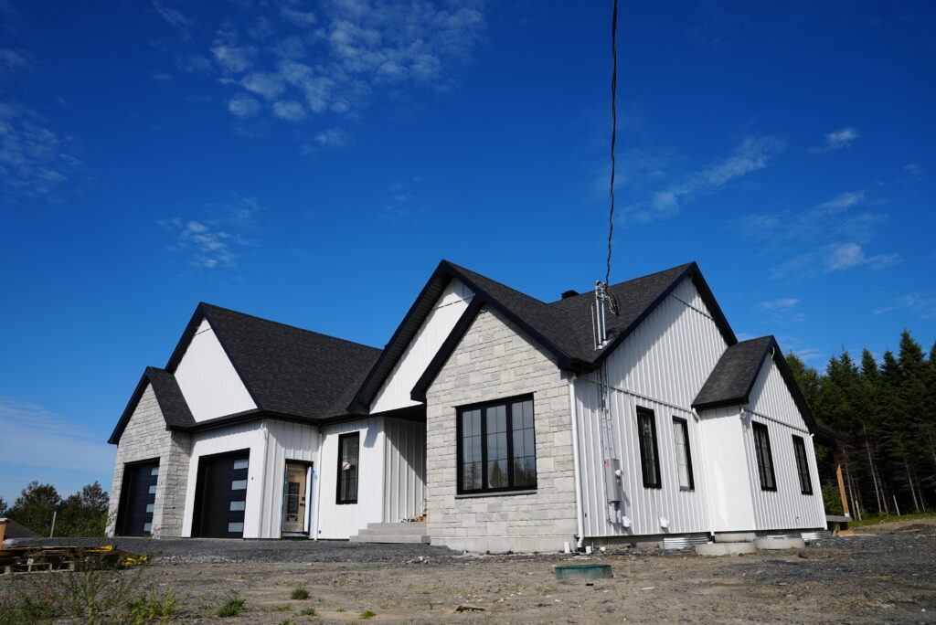 Maison neuve à Beauceville (droite)